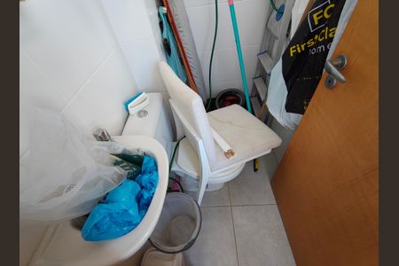 Apartamento à venda com 69m², 2 quartos e 1 vagaBanheiro Serviço