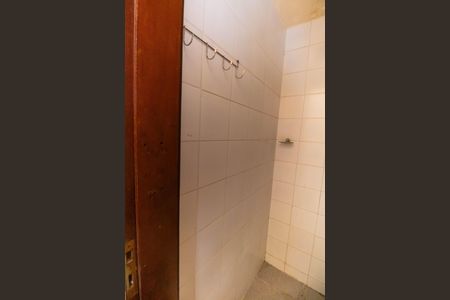 Casa de condomínio à venda com 140m², 3 quartos e 3 vagasBanheiro de serviço