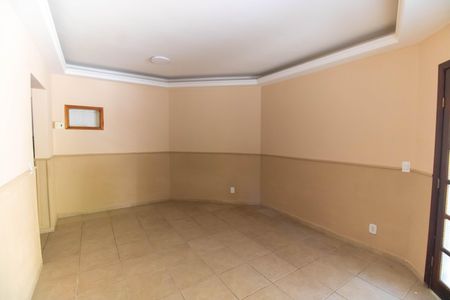 Sala de casa de condomínio à venda com 3 quartos, 140m² em Pendotiba, Niterói