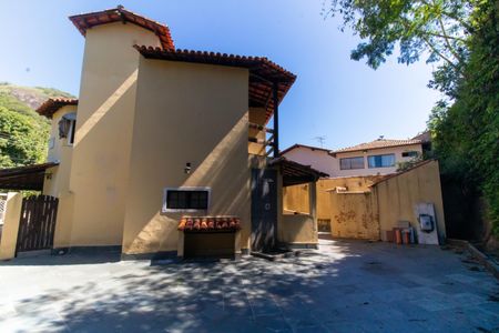 Casa de condomínio à venda com 140m², 3 quartos e 3 vagasÁrea externa