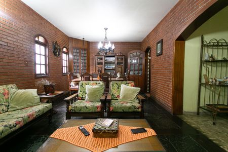 Sala de casa à venda com 4 quartos, 250m² em Vila Carrão, São Paulo