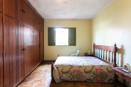 Casa à venda com 250m², 4 quartos e 5 vagas Casa à venda com 250m², 4 quartos e 5 vagasQuarto 1