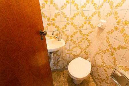 Casa à venda com 250m², 4 quartos e 5 vagas Casa à venda com 250m², 4 quartos e 5 vagasLavabo