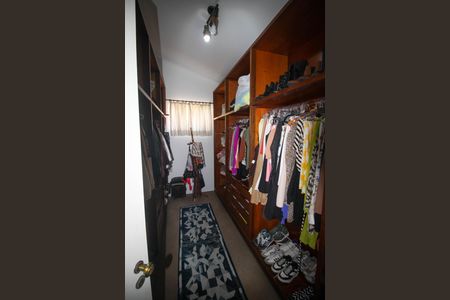 Casa para alugar com 360m², 3 quartos e 4 vagasCloset da suíte
