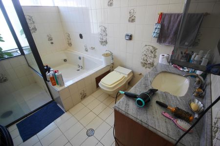 Casa para alugar com 360m², 3 quartos e 4 vagasBanheiro da Suíte