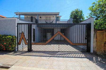 Casa para alugar com 360m², 3 quartos e 4 vagasFachada