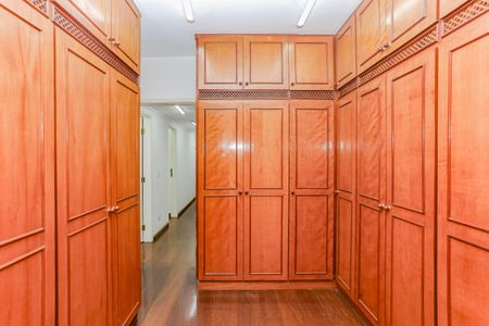 Apartamento à venda com 384m², 3 quartos e 4 vagasCloset da suíte 3