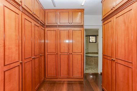 Apartamento à venda com 384m², 3 quartos e 4 vagasCloset da suíte 3