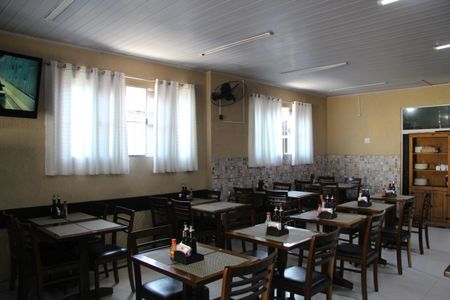 Casa à venda com 260m², 2 quartos e 3 vagasSalão comercial 