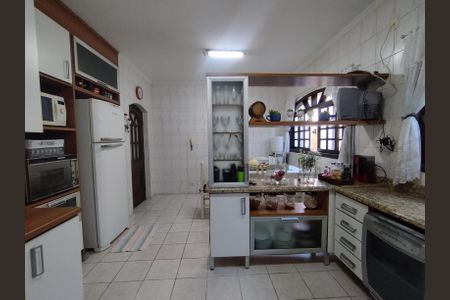 Casa à venda com 350m², 3 quartos e 6 vagasCozinha - Armários