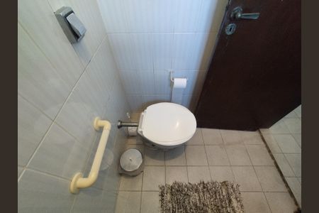 Casa à venda com 350m², 3 quartos e 6 vagasBanheiro de serviço