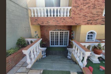 Casa à venda com 350m², 3 quartos e 6 vagasQuintal 