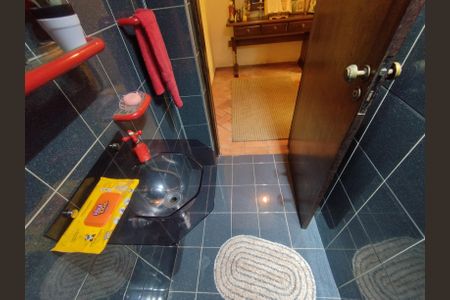 Casa à venda com 350m², 3 quartos e 6 vagasLavabo 