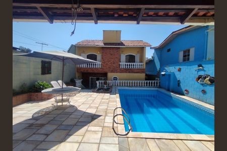 Casa à venda com 350m², 3 quartos e 6 vagasQuintal 