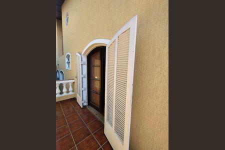 Casa à venda com 350m², 3 quartos e 6 vagasVaranda 