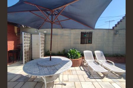 Casa à venda com 350m², 3 quartos e 6 vagasQuintal 