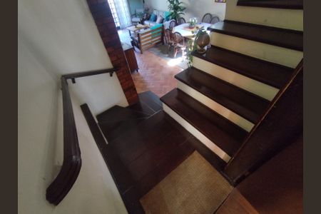 Casa à venda com 350m², 3 quartos e 6 vagasEscada 