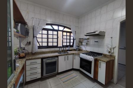 Casa à venda com 350m², 3 quartos e 6 vagasCozinha - Armários