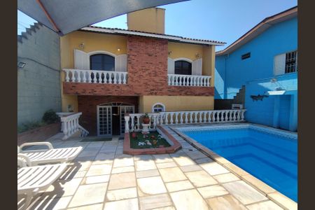 Casa à venda com 350m², 3 quartos e 6 vagasQuintal 