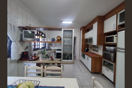 Casa à venda com 350m², 3 quartos e 6 vagasCozinha - Armários