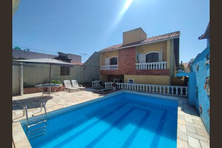 Casa à venda com 350m², 3 quartos e 6 vagasQuintal 
