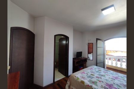 Casa à venda com 350m², 3 quartos e 6 vagasSuíte 2