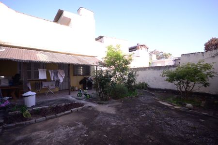 Casa à venda com 358m², 4 quartos e 5 vagas Casa à venda com 358m², 4 quartos e 5 vagasQuintal/ Edícula (1quarto,1banheiro,1cozinha)