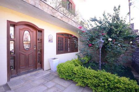 Casa à venda com 358m², 4 quartos e 5 vagas Casa à venda com 358m², 4 quartos e 5 vagasGaragem/Entrada