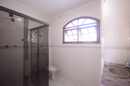 Casa à venda com 358m², 4 quartos e 5 vagas Casa à venda com 358m², 4 quartos e 5 vagasBanheiro - Quarto 2