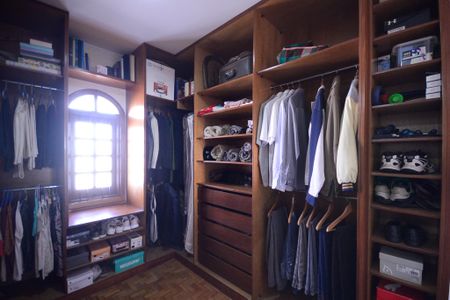 Casa à venda com 358m², 4 quartos e 5 vagas Casa à venda com 358m², 4 quartos e 5 vagasQuarto 1 - Suite (Closset)