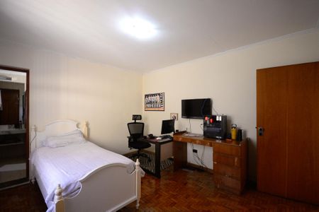 Casa à venda com 358m², 4 quartos e 5 vagas Casa à venda com 358m², 4 quartos e 5 vagasQuarto 3 - Suite