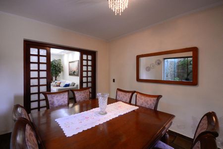 Casa à venda com 358m², 4 quartos e 5 vagas Casa à venda com 358m², 4 quartos e 5 vagasSala de Jantar