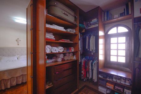 Casa à venda com 358m², 4 quartos e 5 vagas Casa à venda com 358m², 4 quartos e 5 vagasQuarto 1 - Suite (Closset)