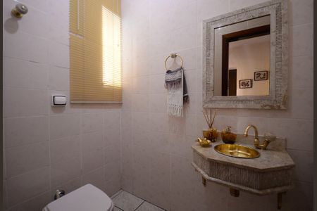 Casa à venda com 358m², 4 quartos e 5 vagas Casa à venda com 358m², 4 quartos e 5 vagasLavabo