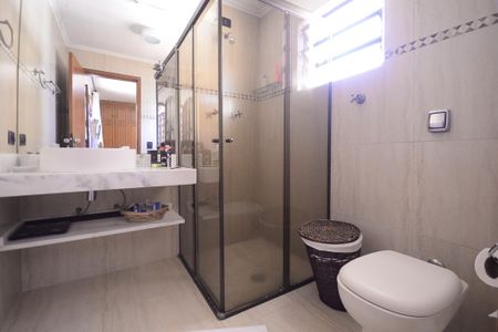 Casa à venda com 358m², 4 quartos e 5 vagas Casa à venda com 358m², 4 quartos e 5 vagasBanheiro - Quarto 3