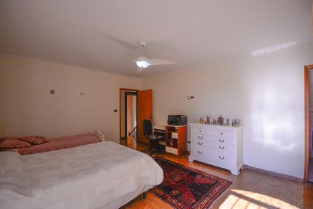 Casa à venda com 358m², 4 quartos e 5 vagas Casa à venda com 358m², 4 quartos e 5 vagasQuarto 2 - Suite