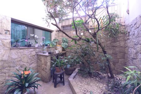 Casa à venda com 358m², 4 quartos e 5 vagas Casa à venda com 358m², 4 quartos e 5 vagasSala de Jantar - Área verde