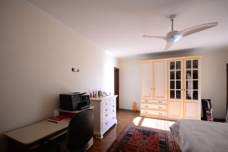 Casa à venda com 358m², 4 quartos e 5 vagas Casa à venda com 358m², 4 quartos e 5 vagasQuarto 2 - Suite