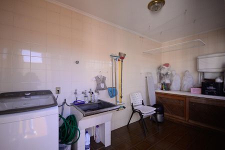 Casa à venda com 358m², 4 quartos e 5 vagas Casa à venda com 358m², 4 quartos e 5 vagasÁrea de Serviço