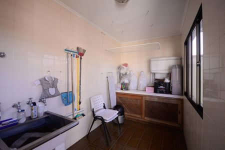 Casa à venda com 358m², 4 quartos e 5 vagas Casa à venda com 358m², 4 quartos e 5 vagasÁrea de Serviço