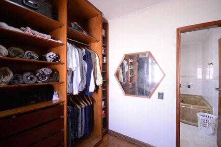 Casa à venda com 358m², 4 quartos e 5 vagas Casa à venda com 358m², 4 quartos e 5 vagasQuarto 1 - Suite (Closset)