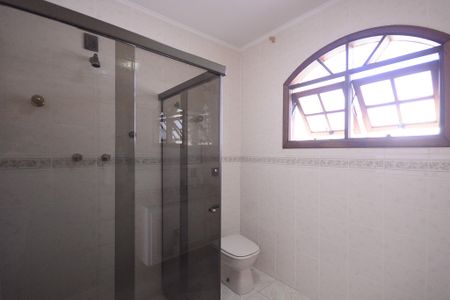 Casa à venda com 358m², 4 quartos e 5 vagas Casa à venda com 358m², 4 quartos e 5 vagasBanheiro - Quarto 2