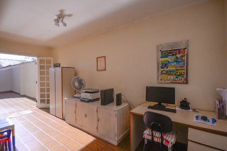 Casa à venda com 358m², 4 quartos e 5 vagas Casa à venda com 358m², 4 quartos e 5 vagasEscritório