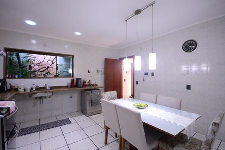 Casa à venda com 358m², 4 quartos e 5 vagas Casa à venda com 358m², 4 quartos e 5 vagasCozinha