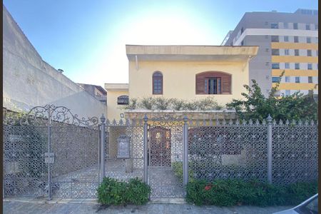 Casa à venda com 358m², 4 quartos e 5 vagas Casa à venda com 358m², 4 quartos e 5 vagasFachada