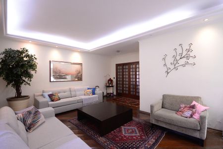 Casa à venda com 358m², 4 quartos e 5 vagas Casa à venda com 358m², 4 quartos e 5 vagasSala