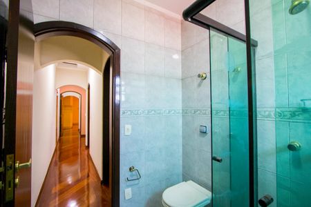 Casa à venda com 262m², 3 quartos e 7 vagas Casa à venda com 262m², 3 quartos e 7 vagasBanheiro social