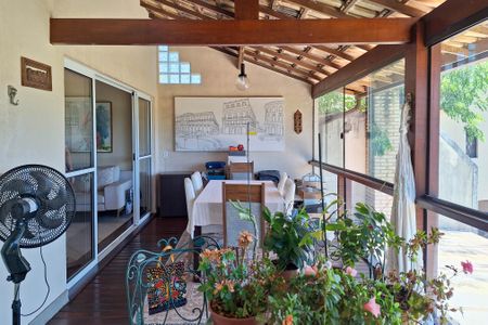 Varanda da Sala de casa de condomínio para alugar com 5 quartos, 250m² em Badu, Niterói