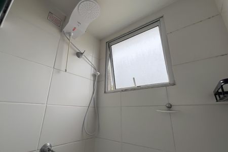 Banheiro de apartamento para alugar com 2 quartos, 44m² em Água Chata, Guarulhos