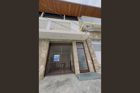 Casa para alugar com 199m², 3 quartos e 1 vaga Casa para alugar com 199m², 3 quartos e 1 vagaFachada + Plaquinha